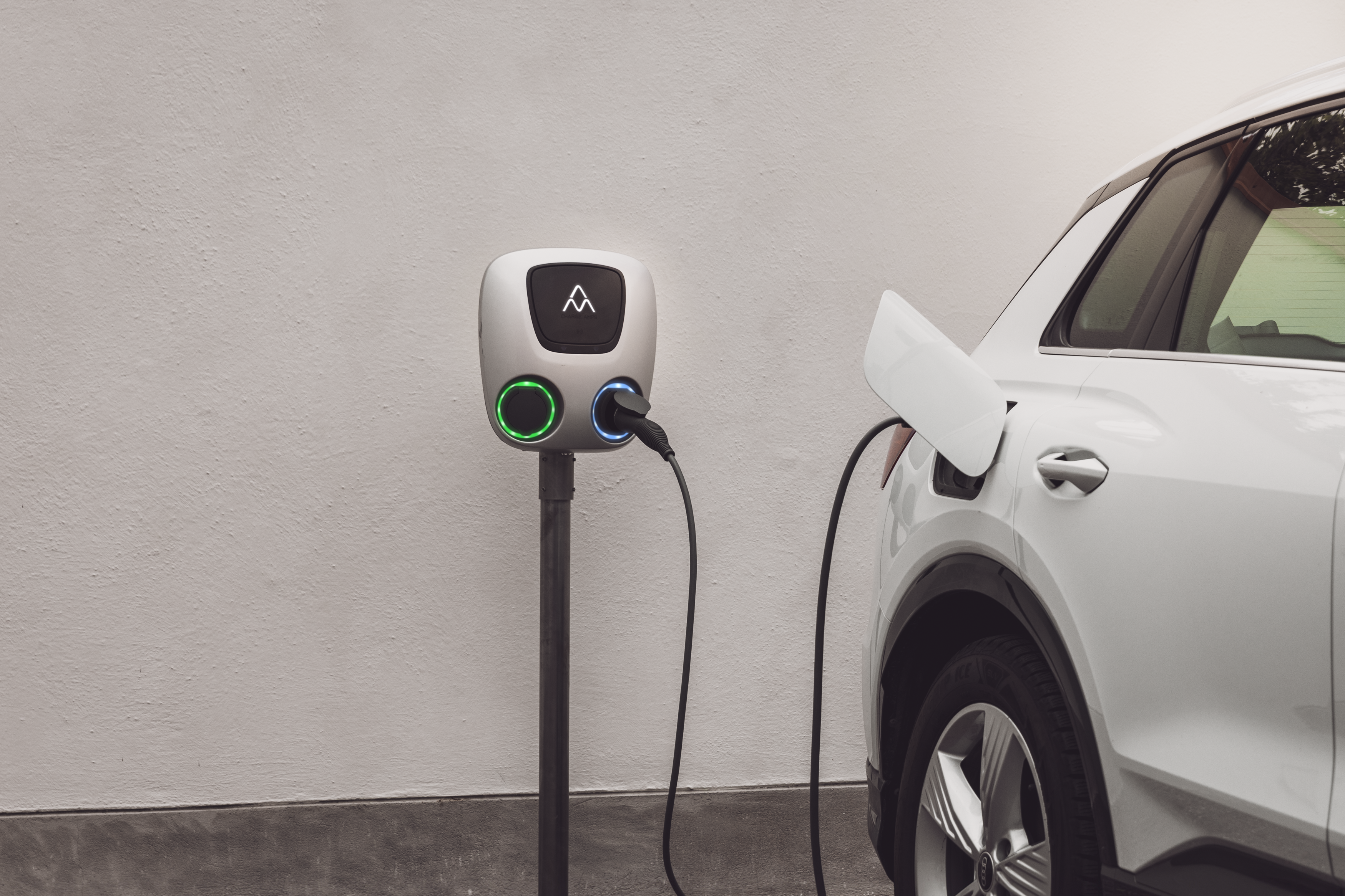 Charge Amps Aura 2×22 kW WiFi kahden auton latausasema